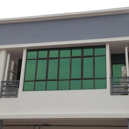 Eiman Homestay, Kluang Eksteriør billede